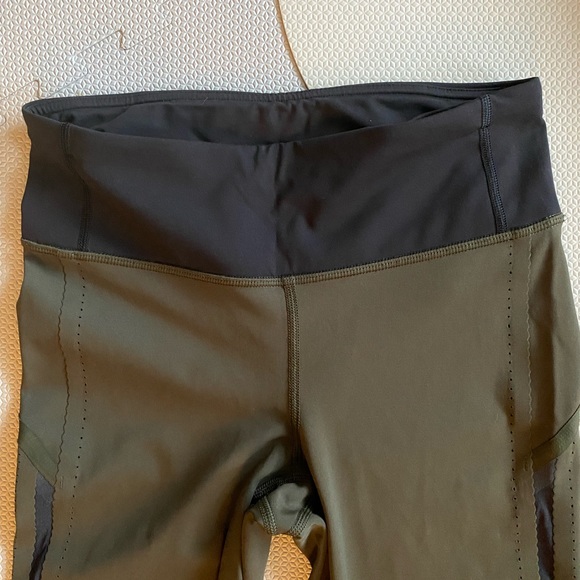 Lululemon cropped legging Size 4 - Picture 2 of 7